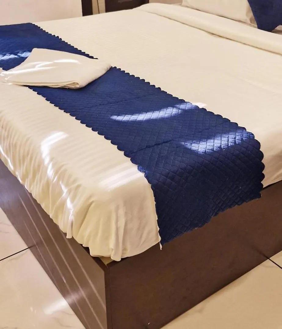 F Square Hotel Kochi 3*,